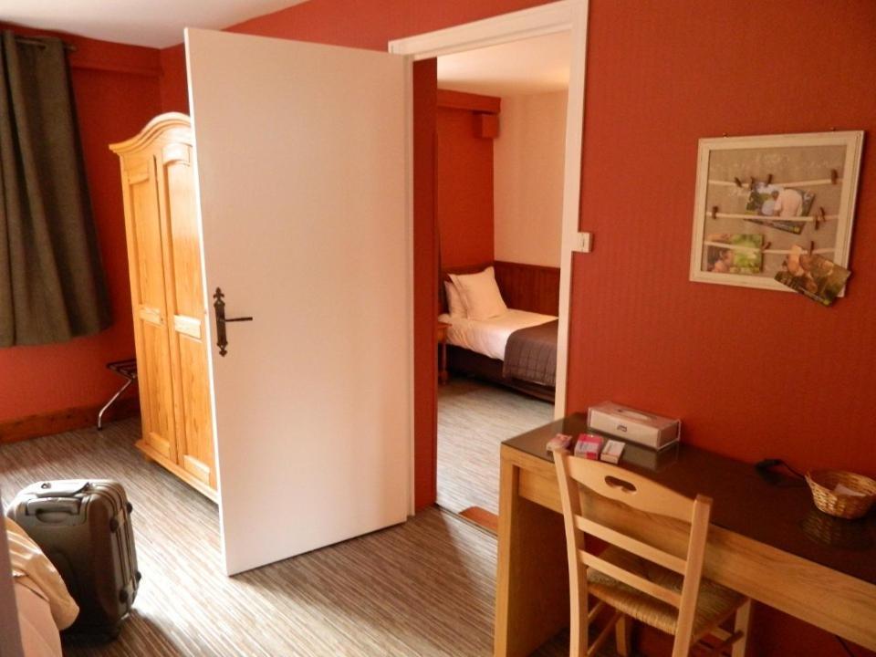 Logis - Auberge Du Colombier Guînes Room photo