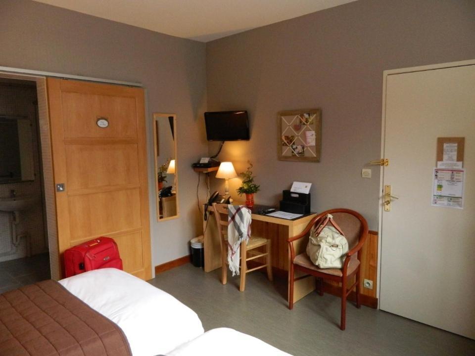 Logis - Auberge Du Colombier Guînes Room photo